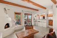 Vista Serenity: Cozy Kiva, mountain views, 3 minutes from downtown - con vistas a la montaña