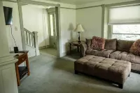 Escape to Center Valley's 3-bedroom vacation home, 13 min to Dorney Park - Homestays