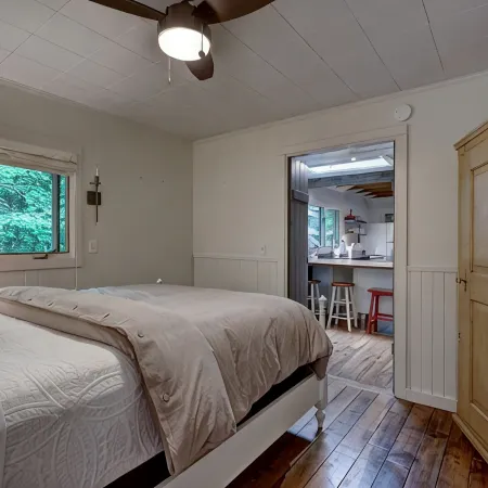 Broadleaf Cottage in Mirror Lake Area of Highlands
