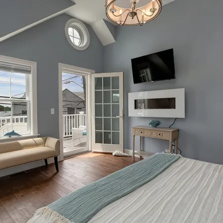 Luxury Monument Beach Villa /Short term rentals