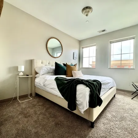 Quiet King Size with City Views