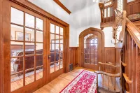 Spacious 5 BR house in the Historic Virginia Park District of Midtown Detroit. - Jacuzzi
