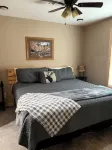 Beautiful Cabin with View of Private Lake, Hot Tub, Fire Pit & Outdoor Swings! - Hytter