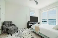 Lakefront - Amazing views! Private Hot Tub & Boat Slips. 12 mins to Ski Resorts! - 4 星級