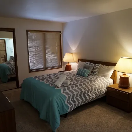 Beautiful Sun-Filled Condo just Steps from Mammoth Mountain's Canyon Lodge!