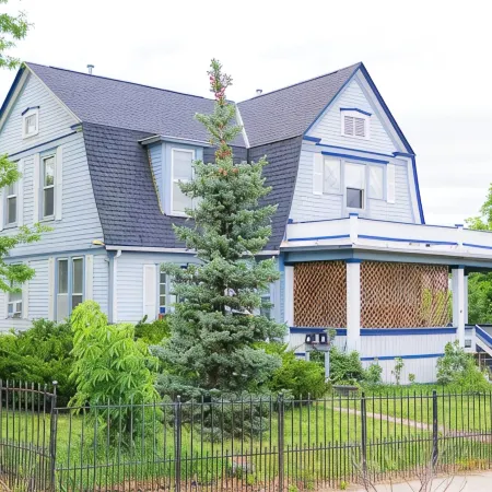 1901 Colonial Charm