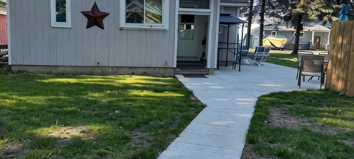 Cozy cottage across from the Lake Hotels in Huron County
