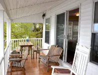 Romantic Cabin on-The-Water-w/Breathtaking Views-Bch Fire Pit! - 2 Wks Aval: Aug - balcony
