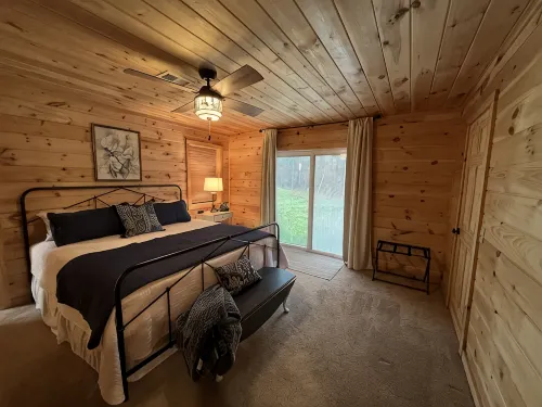 Large house on the lake sleeps 16! - Chalets