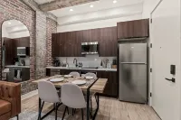 SLEEP 4 - Old City Philly - NEW Townhouse - homestay
