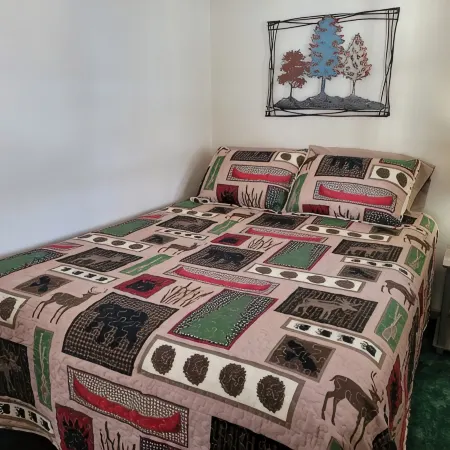 Castaways Cottage on Croton Pond 3) Hotels in Newaygo County