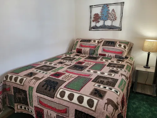 Castaways Cottage on Croton Pond 3) - 2-Star