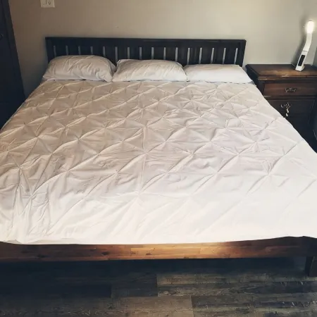 Take in Lake Superior Breathtaking Views! Centrally Located with a Sauna and A/C