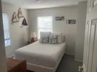 Cozy 2-bedroom condo in enchanting Petoskey with WiFi, AC. State Park, Bike Path - 民宿