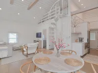 The Beach Nest-Lux Cottage Steps to the Beach Hotels in Clinton