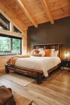 Luxury Treehouse Cabin Over Salt Creek, Cabin 2 - con encanto