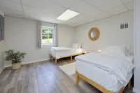 Cozy 3-Bedroom Cottage, Near the Lake - 3-Star