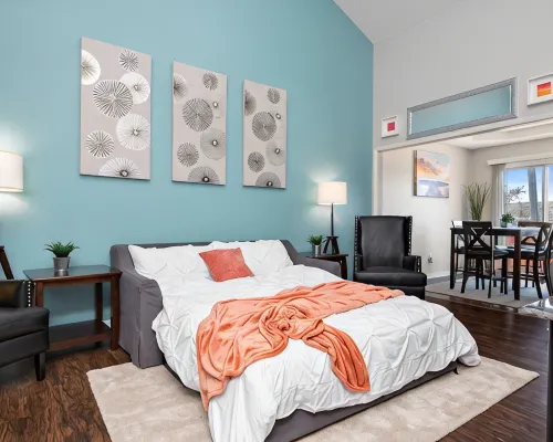 ⭐️ Luxe Paradise ⭐️ 3 King Beds ✅ Fast Wifi ✅ Free Parking Hotels in Raymore