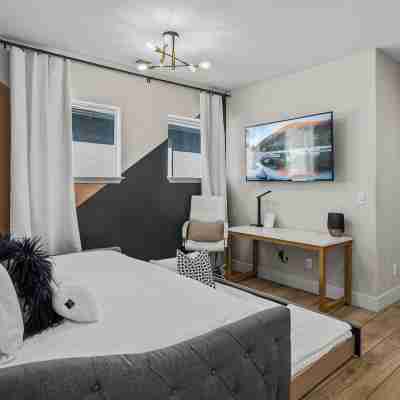 Modern Marina Lake Home with Amazing Views Rooms
