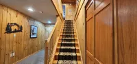 Luxury 8BR Ski In/Out Okemo Chalet on Sachem Trail Sleeps 22 Adults - Alphydda