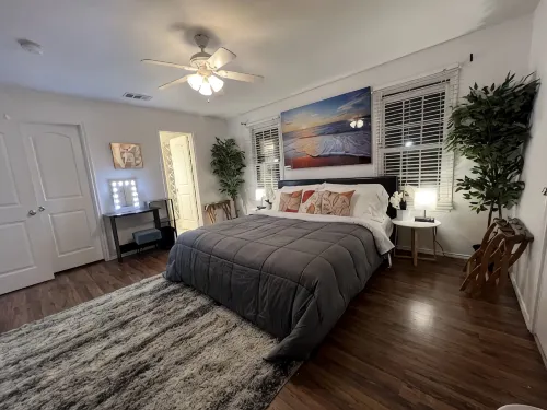 THE UPTOWN BUNGALOW-COVERED PARKING-Walkable Historic Neighborhood-PET FRIENDLY! - Bungalows