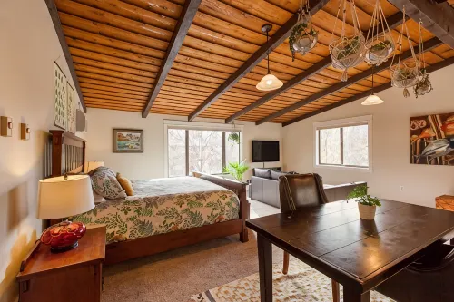 Cozy Up at a Nature Inspired Boutique Studio in the Trees - River Nearby - Bintang 4