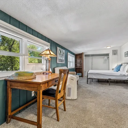 House of Mint - Down Town FLG w/ Hot Tub! Sleeps 12