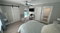 RESORT-STYLED 3 BDR HOME -HEATED POOL -UNDER A MILE FROM THE BEACH Huge Backyard - 4-نجوم