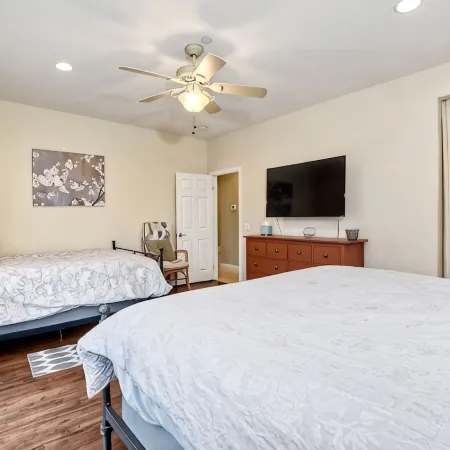 Secluded Home, Sleeps 11+  Solar Heated Pool.  Hot Tub Spa,  9 Miles to Beach