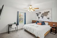 8 min to Ark, Playroom, Sleeps 12 on Quiet Street - 3-Star