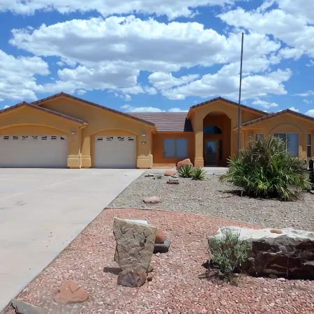 Spacious home with panoramic views of Zion National Park! Come & visit!