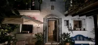 charming, quiet , white house in the center of Marbella - 2 stjerner