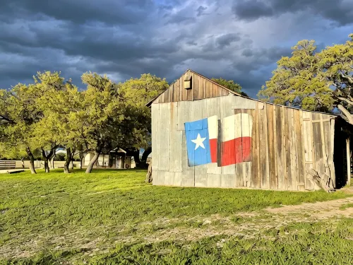 Private, Cabin with Endless Hill Country Views. Horse & Dog Friendly! - 3-Star