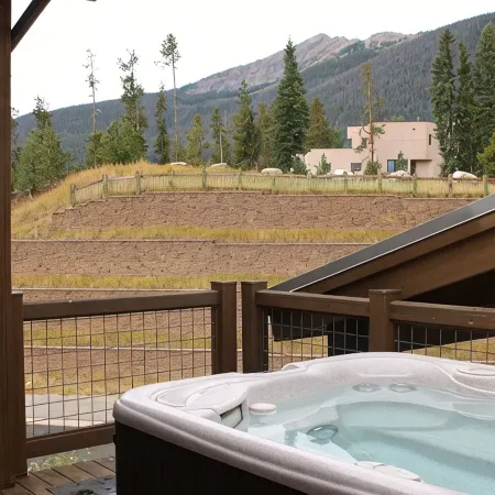 Luxury Condo, Private Hot Tub, Perfectly Located