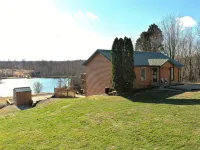 Quiet, Cozy Paoli Cabin Overlooking a Nice Pond - Chalets