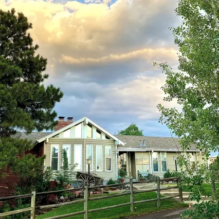 Country Living for Grandparents, Travel Nurses and Execs!