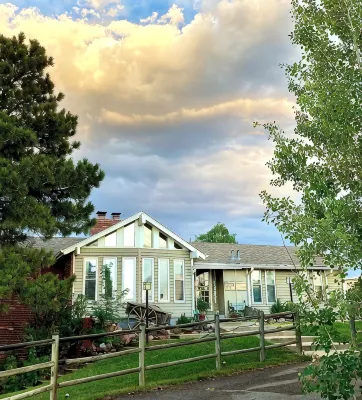 Country Living for Grandparents, Travel Nurses and Execs! - Homestays