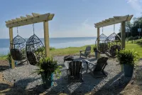 Luxury Lakefront Retreat: Panoramic Views, Game Room, Fire Pit Swings & More - 3-Sterne