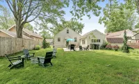 M2 -Relaxed Beach Stay • Fenced Yard, Fire Pit & 2 Living Areas, Pets Welcome - Wifi