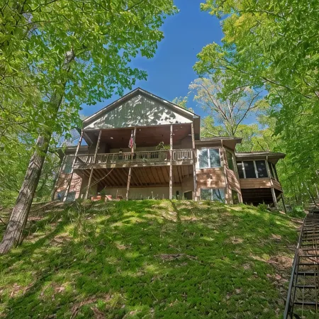 Lakefront on Norris. Spectacular Views! Tram to 1000+ sqft dock! 5 Wooded Acres.