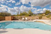 Mtn views, pool, hot tub, fire pit / 2 King suites / game room / modern & luxe - piscina