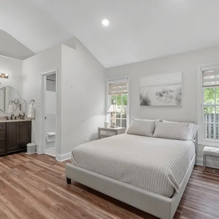 Discover NCSU close by! Cozy Cary retreat awaits.