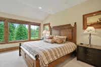 Cozy private cabin with hot tub, and ski in and out - Chalets