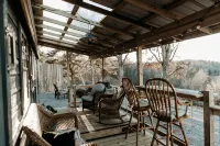 Private tiny cabin- 10 minutes from Dale Hollow Lake! - Chalets