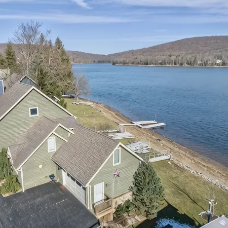 Best Location, lakefront, dockslip, family friendly, safe.