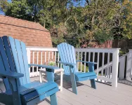 Serene Upstairs Apt. Walk to Town, Train, & Beach Ferry! Off-Street Parking. - Wi-Fi