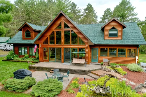 Private Lake Resort: Large Yard, Sandy Beach, Pontoon, Fire Pit, Home Theater - Chalets