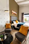 Experience Elevated Living in Dainfern's Panorama Suite - โฮมสเตย์