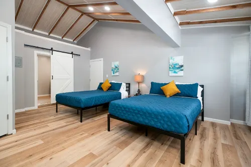 Charming Farmhouse Relax w/ Heated Massage Chair - Bungalows