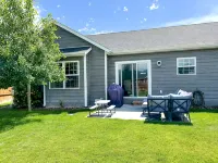 Bozeman Home—Mountain Views, Near Airport, Fast WiFi, New AC, Fenced Yard! - Wifi